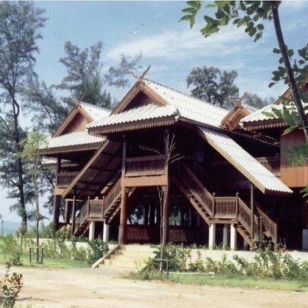 Ruen Thai Rim Haad Thang Kwian Exterior foto