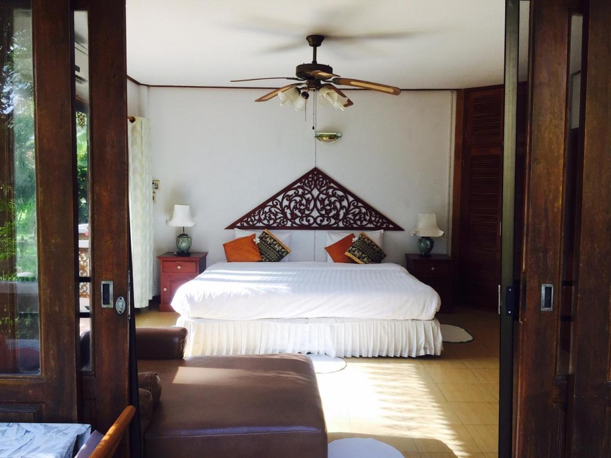 Ruen Thai Rim Haad Thang Kwian Exterior foto