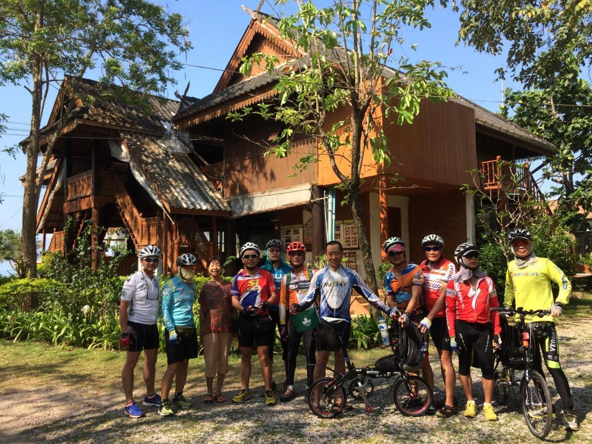 Ruen Thai Rim Haad Thang Kwian Exterior foto