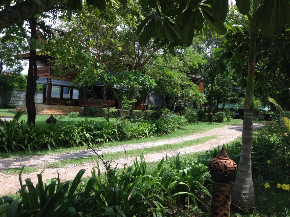Ruen Thai Rim Haad Thang Kwian Exterior foto