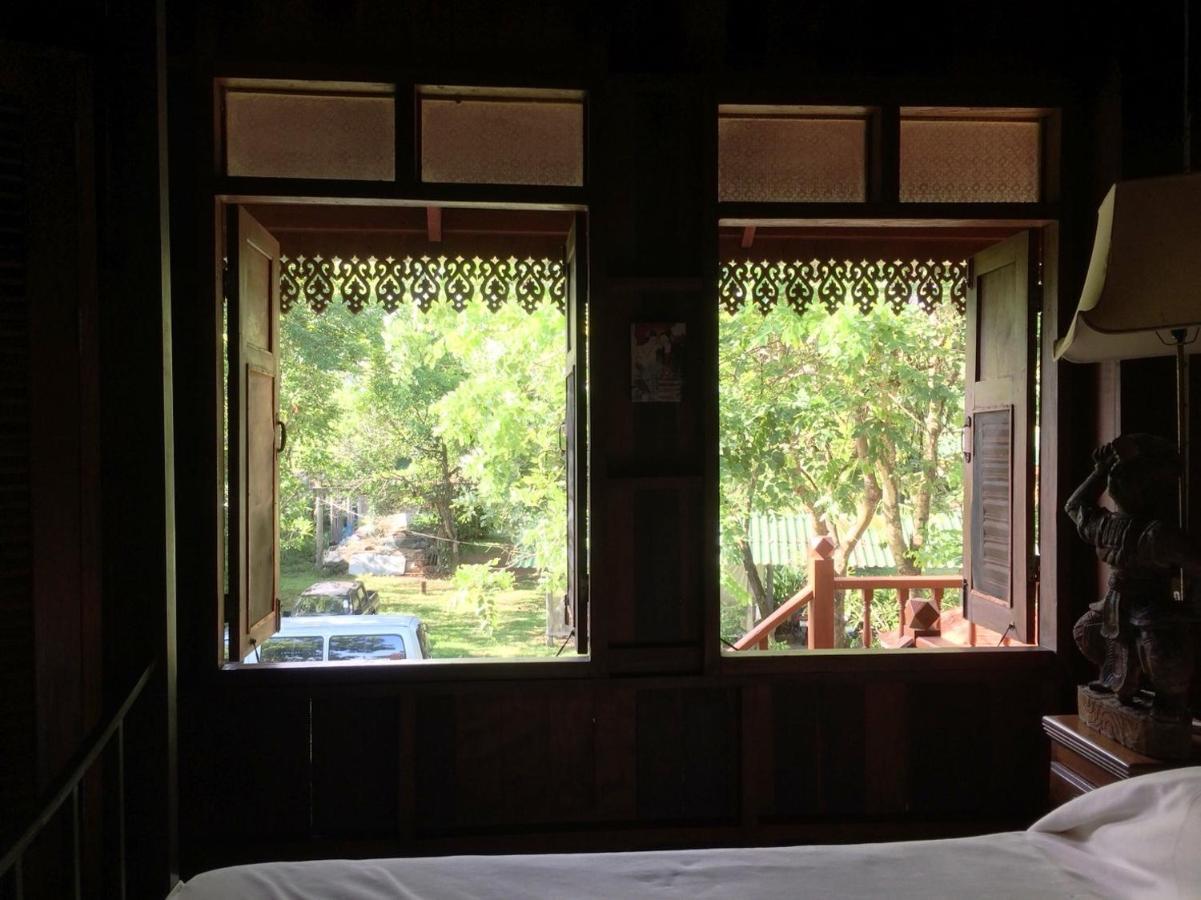 Ruen Thai Rim Haad Thang Kwian Exterior foto