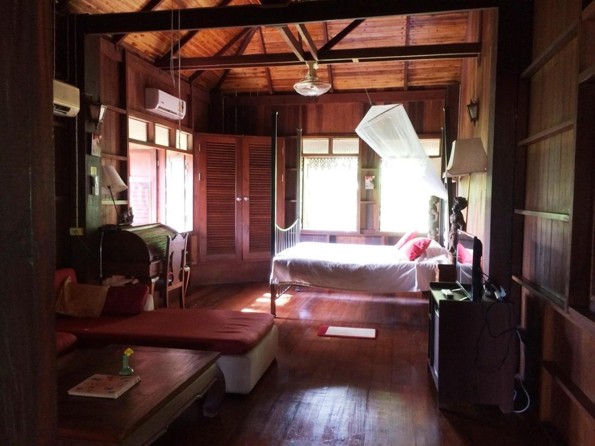 Ruen Thai Rim Haad Thang Kwian Exterior foto