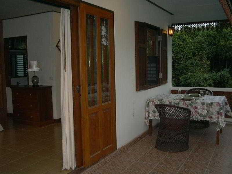 Ruen Thai Rim Haad Thang Kwian Exterior foto
