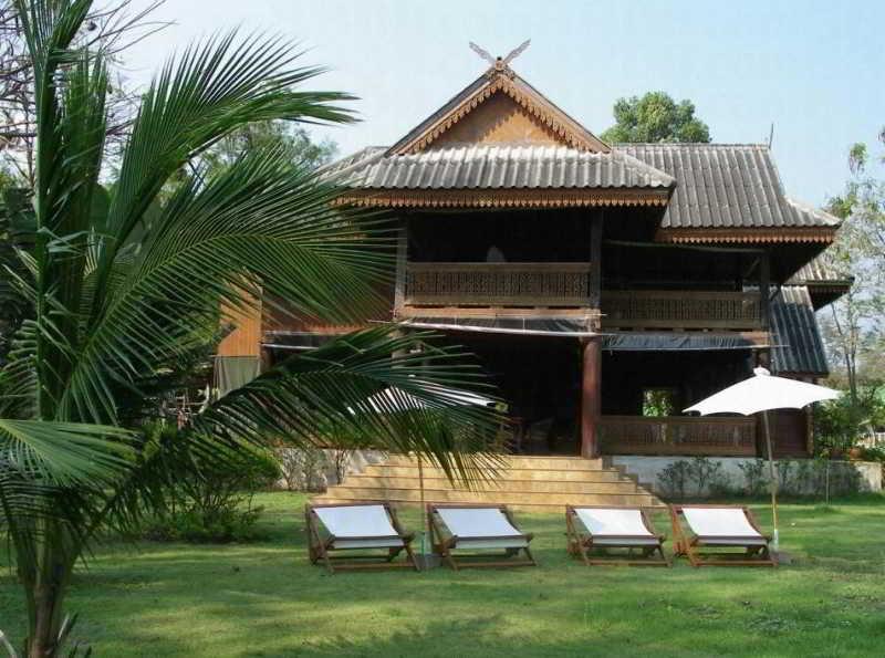 Ruen Thai Rim Haad Thang Kwian Exterior foto