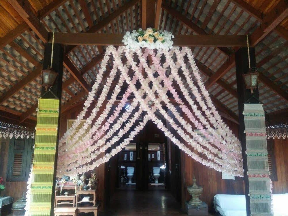 Ruen Thai Rim Haad Thang Kwian Exterior foto