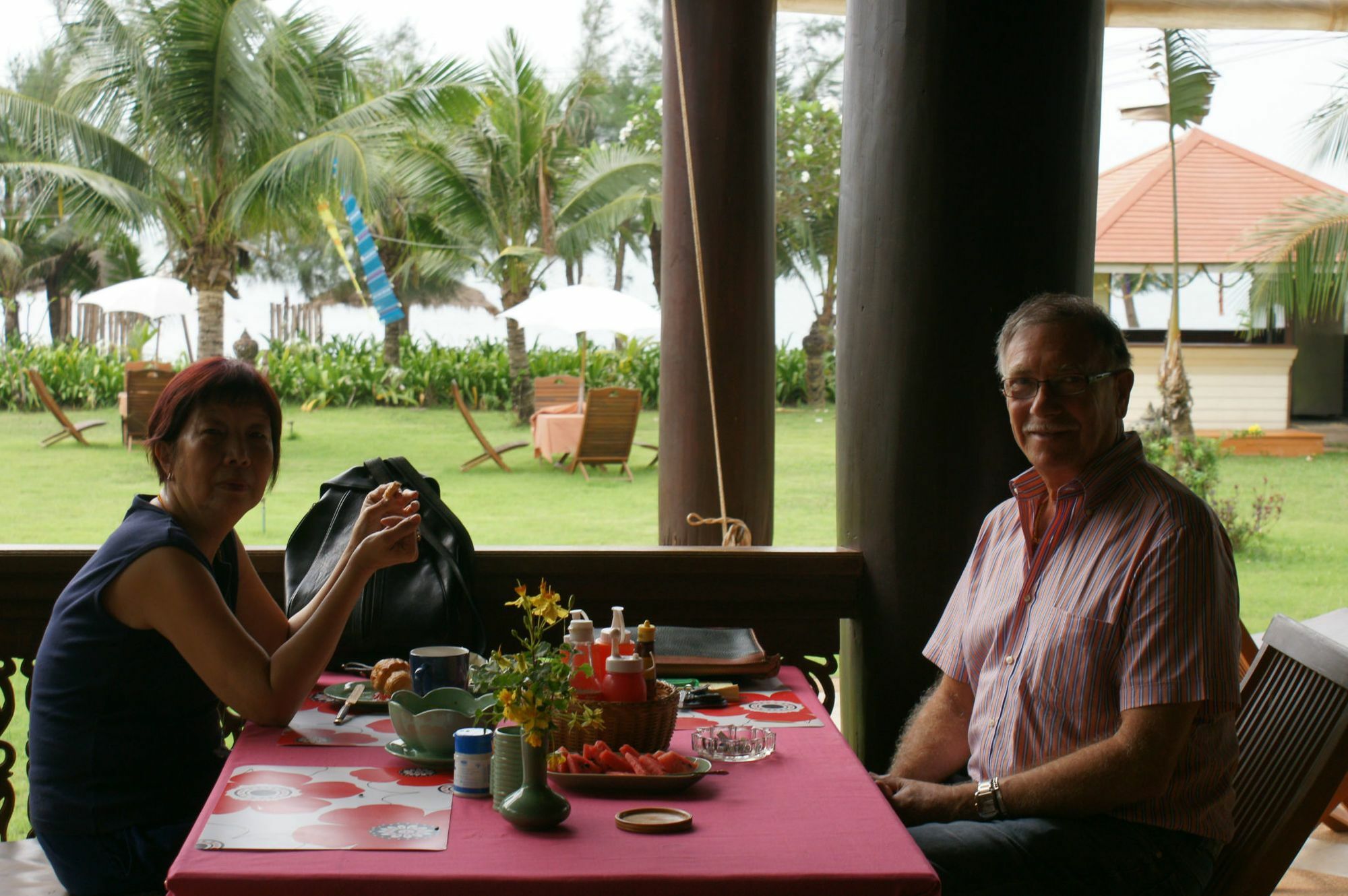 Ruen Thai Rim Haad Thang Kwian Exterior foto